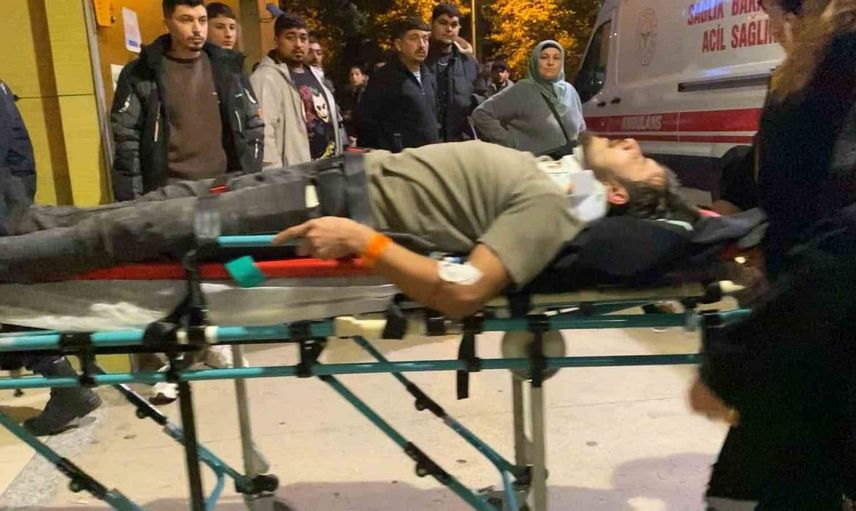 İnegöl'de korkunç kaza: domates yüklü kamyonet tırla çarpıştı