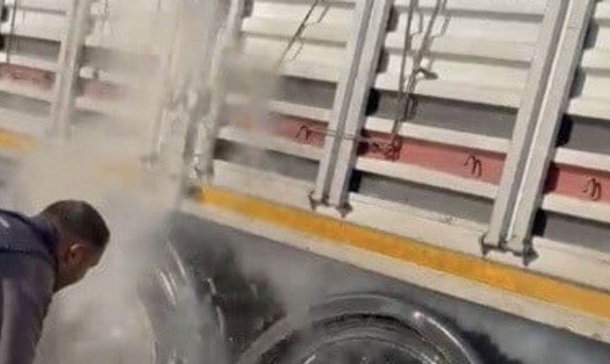Osmaniye'de yangın çıkan yem yüklü tır, sürücünün zamanında müdahalesiyle kontrol altına alındı