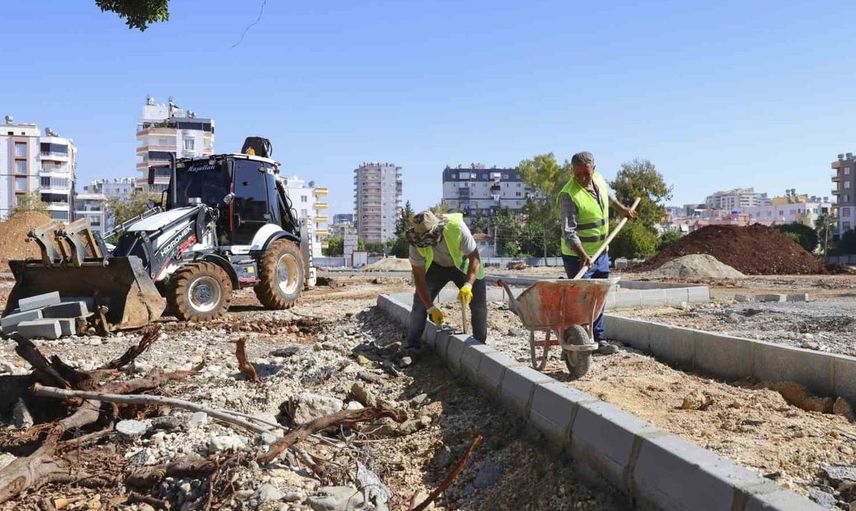 Mezitli Kent Meydanı projesiyle yeşil yaşam alanı oluşturuluyor