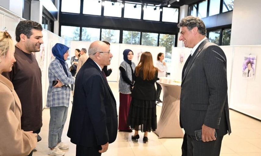 Kartepe'de cumhuriyet tarihine damga vuran kadınların sergisi açıldı