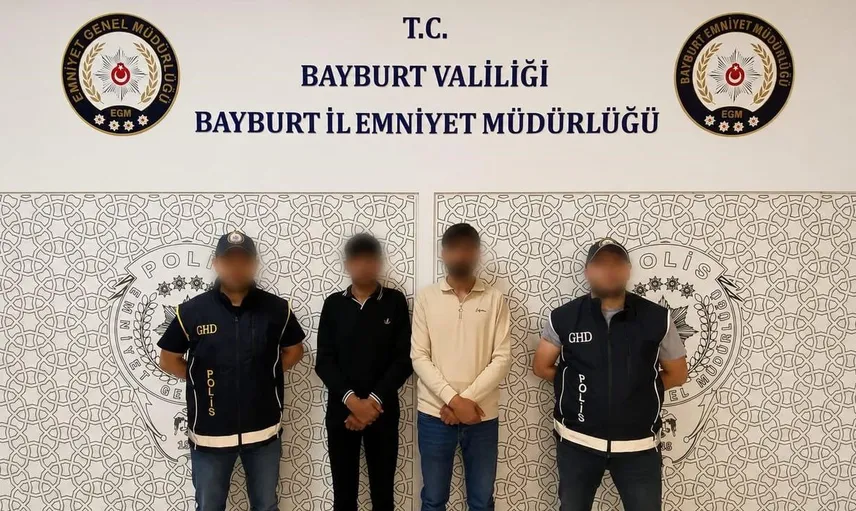Bayburt'ta sahte belgelerle yakalanan düzensiz göçmenler sınır dışı ediliyor