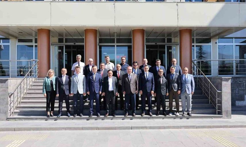 Kayseri valisi gökmen çiçek, eğitim yılı hazırlıklarını inceledi