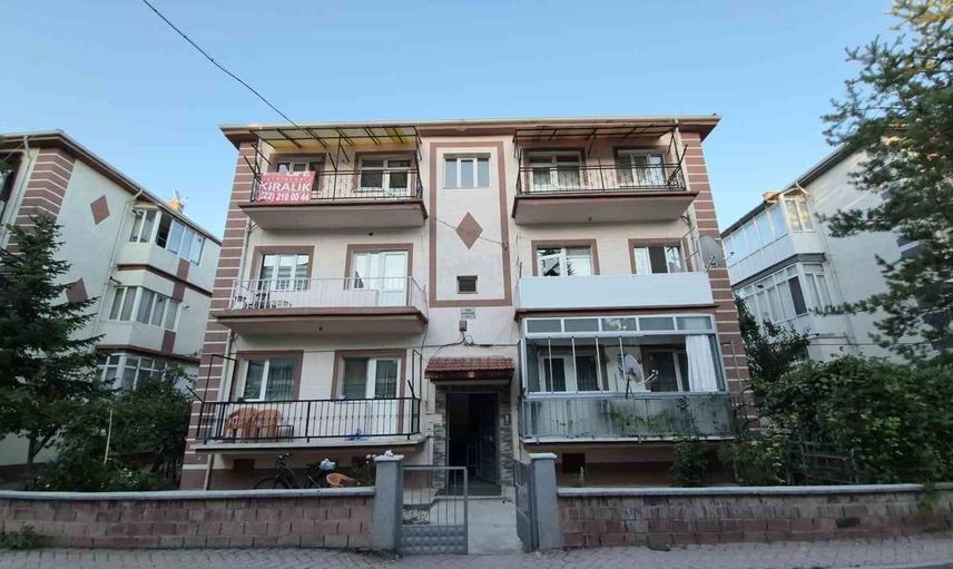 Kötü koku ihbarı üzerine evde bulunan ceset olayında panik: Müşahede altına alınan detaylar