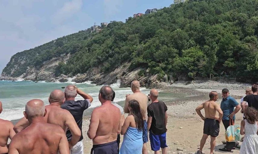 Zonguldak açıklarında dalgalarla mücadele eden 7 kişi kurtarıldı
