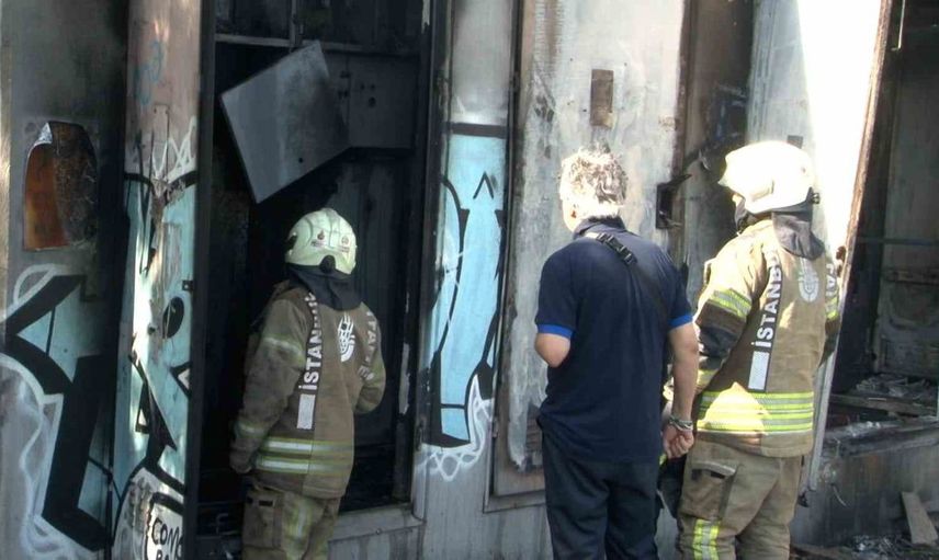 Zeytinburnu'ndaki trafoda çıkan yangın, alevlere teslim oldu