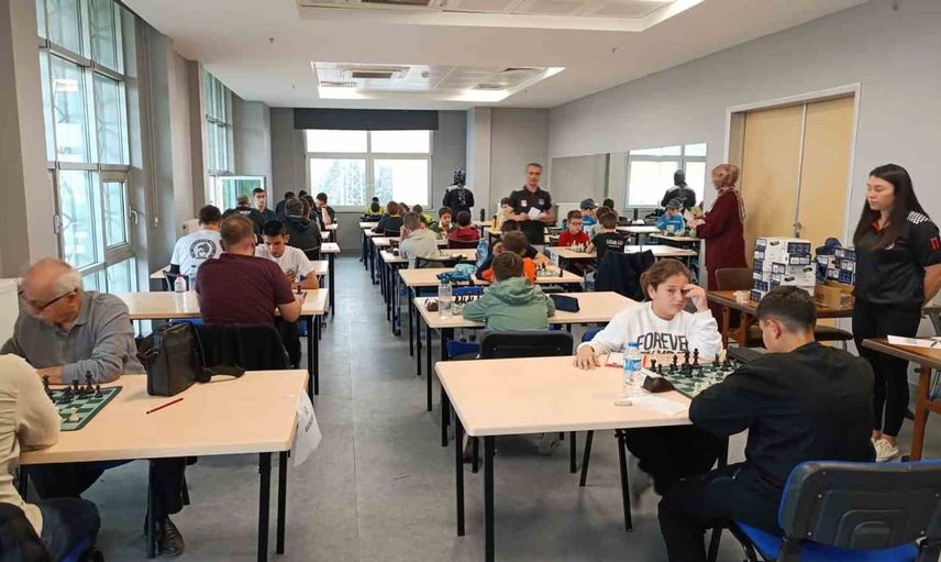 Bilecik'te 29 Ekim Cumhuriyet Bayramı satranç turnuvası heyecanla tamamlandı