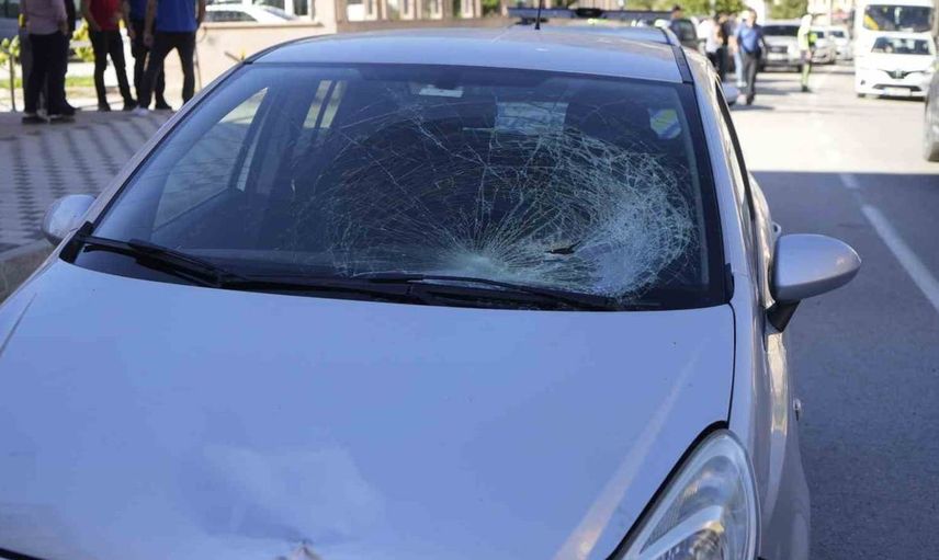 Gümüşhane'de yaya, otomobilin çarpması sonucu yaralandı