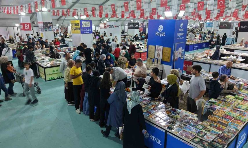 Kahramanmaraş'ta kitap tutkunları buluştu: UNESCO Edebiyat Şehri'nde kültürel bir şölen yaşandı