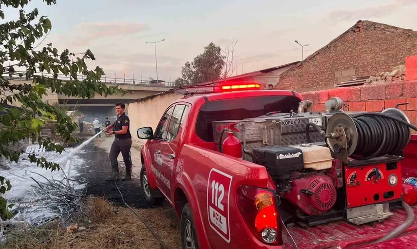 Efeler'de çıkan yangın, itfaiye ekiplerinin müdahalesiyle kontrol altına alındı