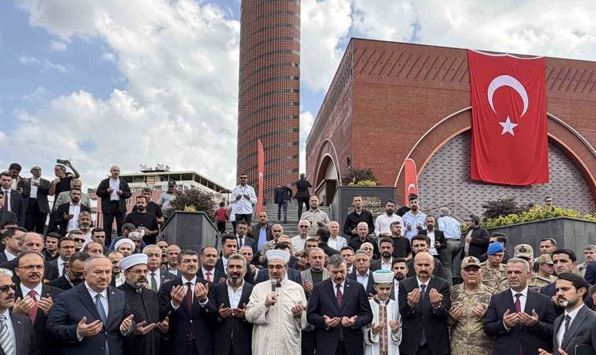 Bakan Çiftçi, Batman'da yeni bir ibadet merkezinin açılışını gerçekleştirdi