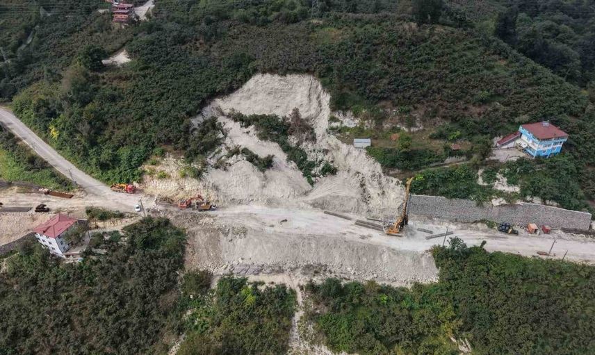 Ordu'da ulaşıma kapanan yol için fore kazık çalışmaları başladı