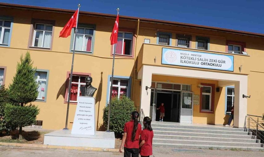Atatürk büstüne zarar verilmesi sonrası Muğla'dan hızlı onarım yanıtı