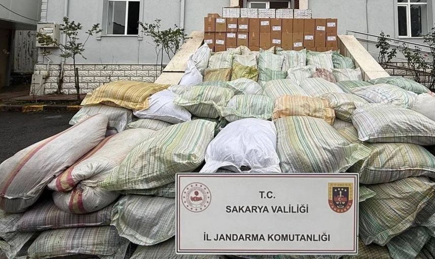 Serdivan'da büyük kaçakçılık operasyonu: 4 ton tütün ve 700 bin makaron ele geçirildi