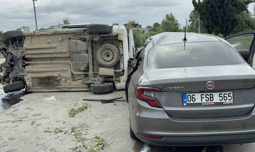 Kontrolden çıkan araç havalanarak otomobilin üzerine düştü: 4 yaralı