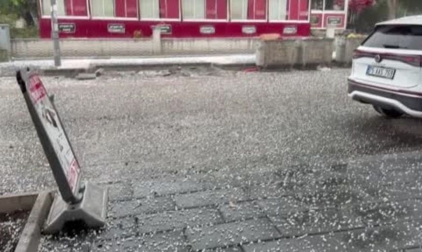 Ardahan'da ani sağanak ve dolu yağışı günlük yaşamı alt üst etti