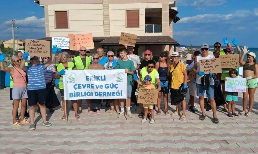Saros Körfezi'nde çevre bilinci için temizlik etkinliği düzenlendi