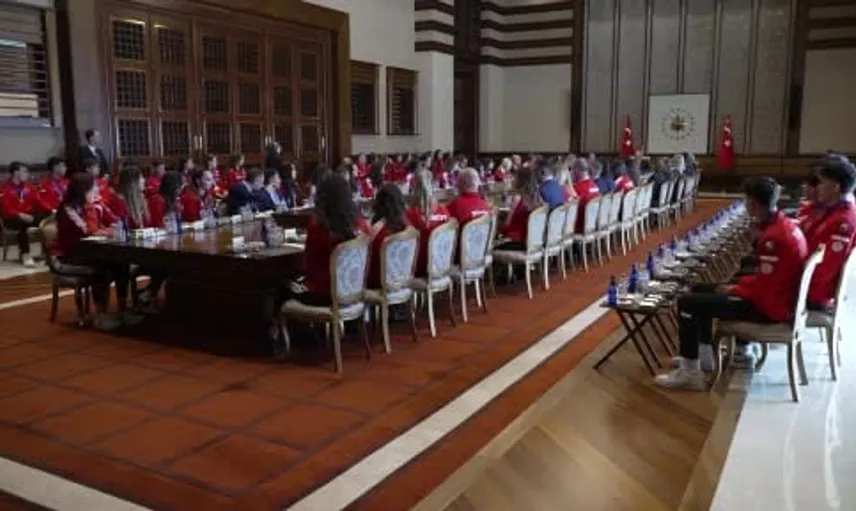 Cumhurbaşkanı Erdoğan, voleybol takımlarını kabul etti
