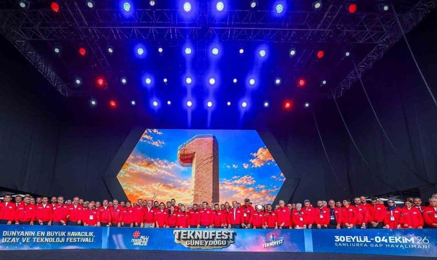 Şanlıurfa'da tekno festivaline coşkulu açılış: Protokol üyeleri halay çekti