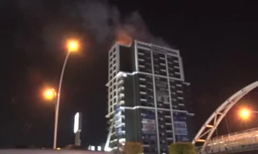 Ankara'da çatıda çıkan yangın itfaiye ekipleri tarafından kontrol altına alındı