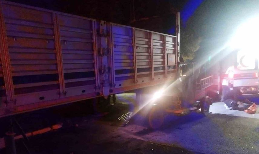 Üç tekerlekli motosikletin römorka çarpması sonucu yaralanma: Karapınar'da kaza