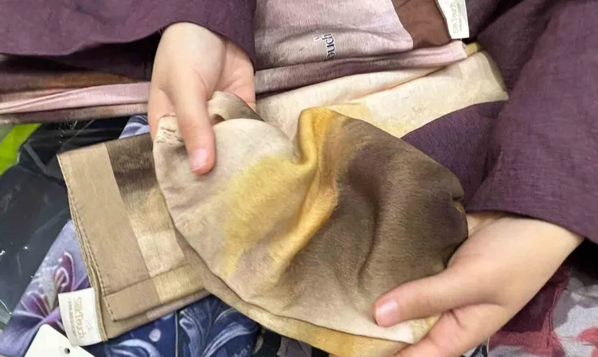 Yaz aylarında şal ve eşarp seçiminde hafif kumaşlar ve açık renkler ön planda