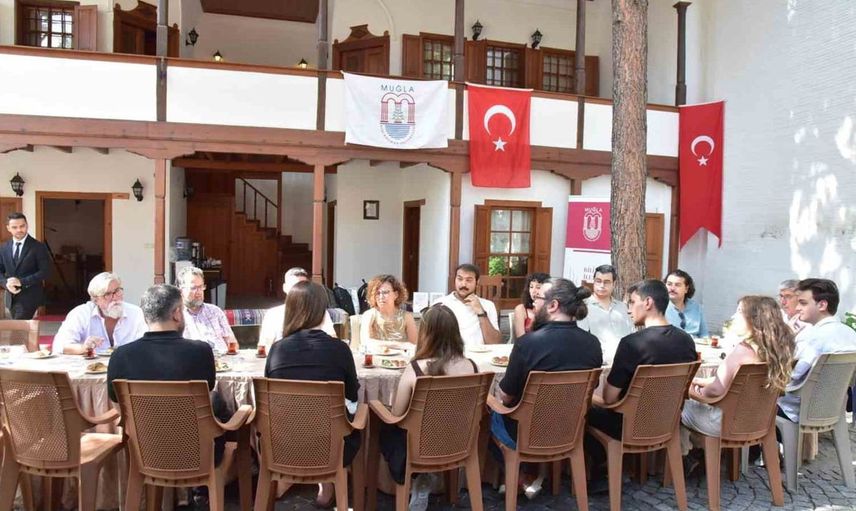 Rektör Prof. Dr. Kaçar, klasik diller yaz kursu öğrencileriyle buluştu