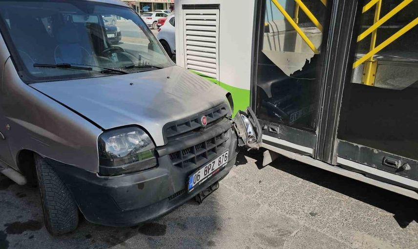 Bıçaklı kavga sonrası halk otobüsüne çarpan şüpheli gözaltına alındı