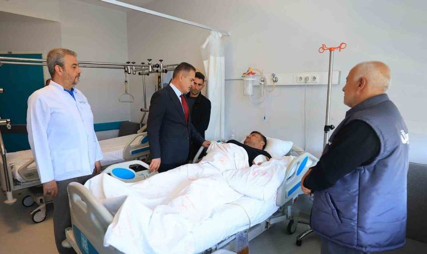 Muhtarlar Günü'nde kaza geçiren muhtara vali ziyaret etti