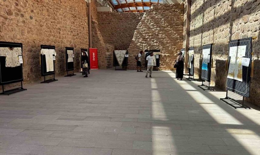 İshak paşa sarayı'ndaki kutsal dualı gömlekler büyük ilgi topladı