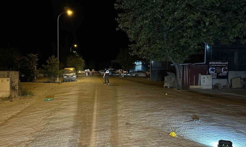 Uşak'ta iki esnaf arasındaki tartışma silahlı kavgaya dönüştü: 13 yaralı