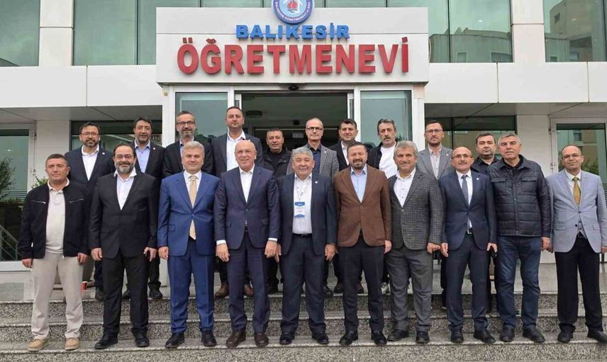 Eğitim-Bir-Sen Balıkesir'de Ercan Kurter yeniden başkan seçildi