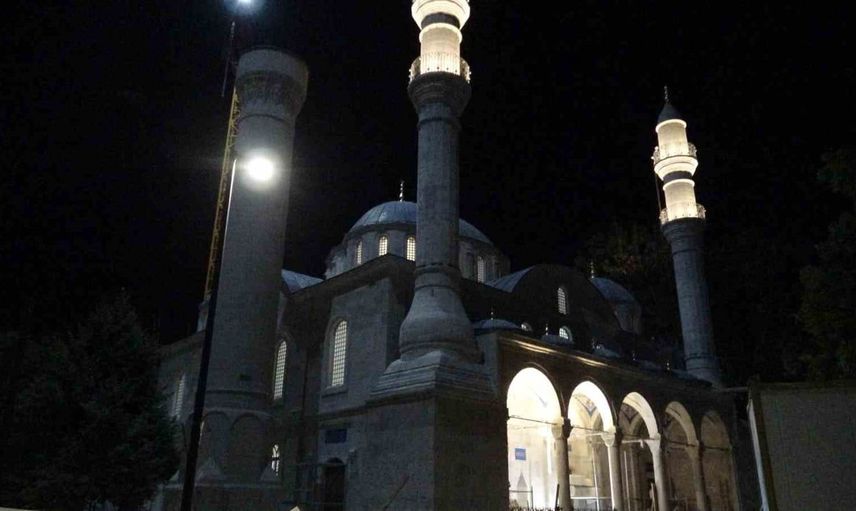 Malatya'nın tarihi yeni cami yeniden aydınlandı