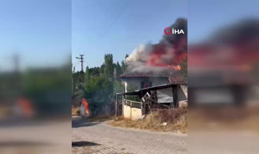 Kütahya'da ev yangını: Tek katlı ev küle döndü