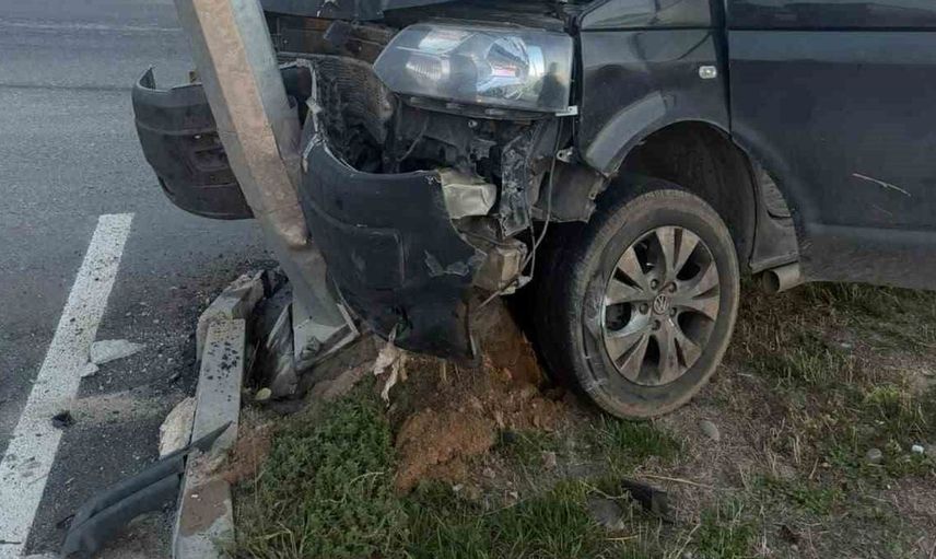 Batman'da araç aydınlatma direğine çarptı: 1 kişi yaralandı