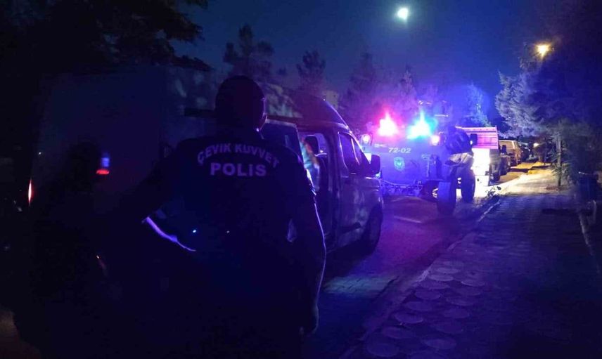 Batman'da mezarlıkta silahlı saldırı: Baba, oğlu ve yeğeni hayatını kaybetti