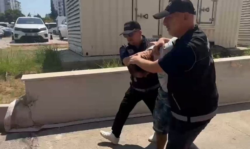 Uyuşturucu ticaretinden kırmızı bültenle aranan şahıs Adana'da yakalandı