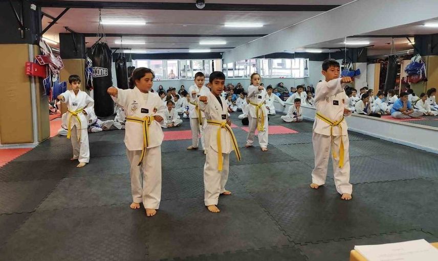 Develi ERVA'da taekwondo kuşak sınavı heyecanı: Sporcular bir üst kuşağa terfi etti