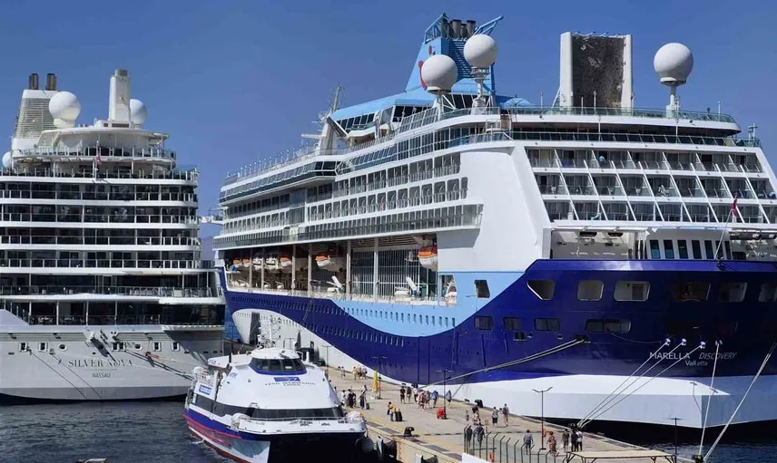 Bodrum’a gelen kruvaziyerlerle 2 bin 484 turist ilçeyi renklendirdi