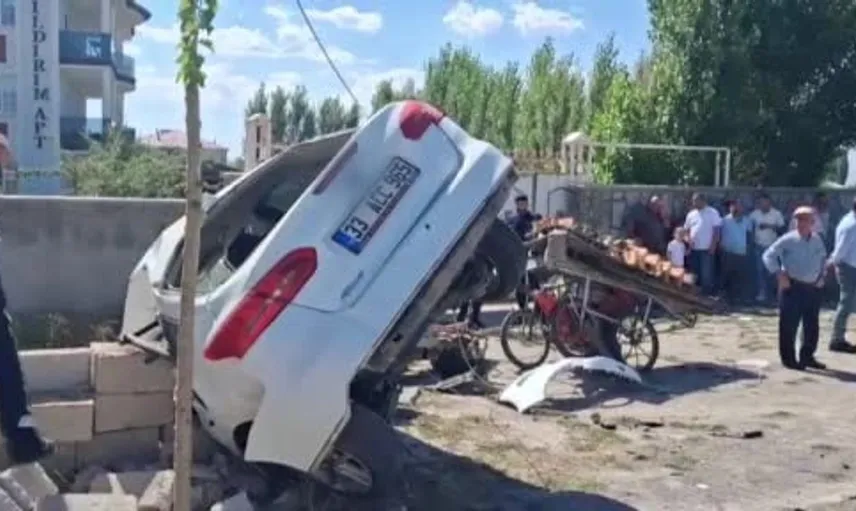 Patnos'ta meydana gelen trafik kazasında 4 kişi hastaneye kaldırıldı