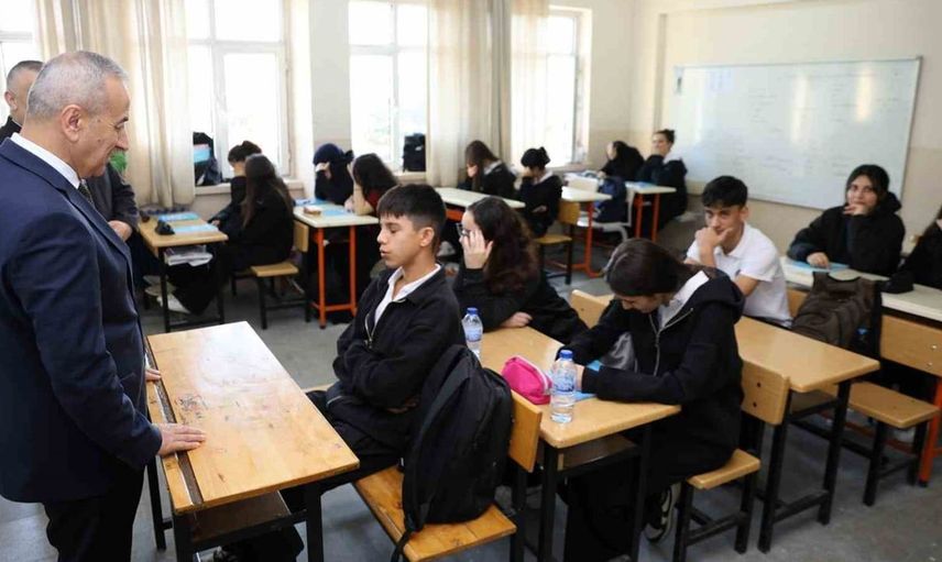 Nevzat Akbaş öğrencilerle buluştu: Mesleki eğitimin önemi vurgulandı