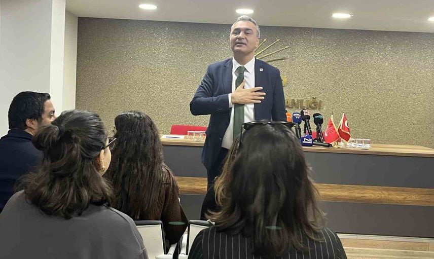 CHP'li Müslim Sarı'dan Özgür Özel'e özür çağrısı: İzmir halkını dikkate alın