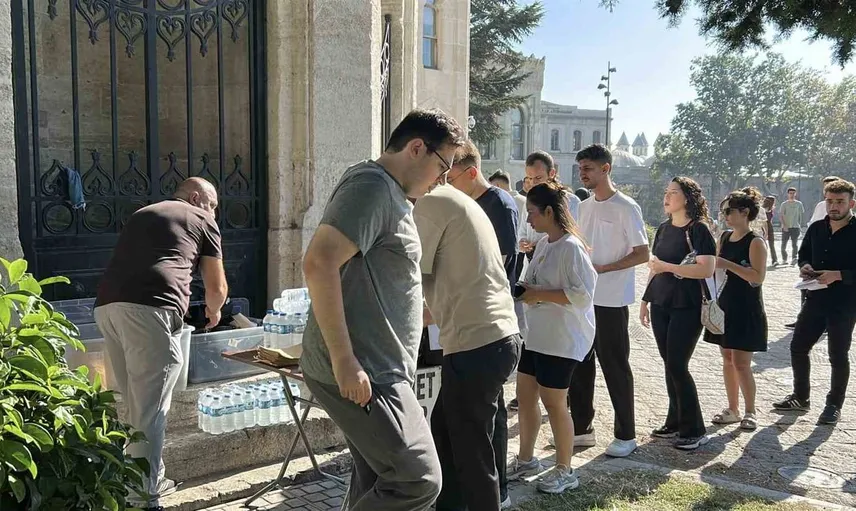 İstanbul'da KPSS heyecanı dorukta: Adaylar sınav binalarına akın etti