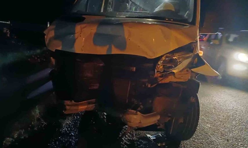 Malatya'da minibüs ile otomobil çarpıştı: 1 ölü, 1 yaralı