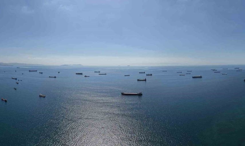 Karadeniz'deki gerginlik İstanbul açıklarını gemi parkına dönüştürdü