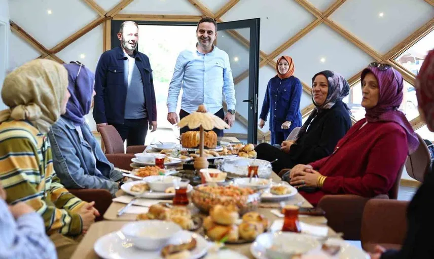 Başkan özlü, kadınların emeklerine değer katmaya devam ediyor