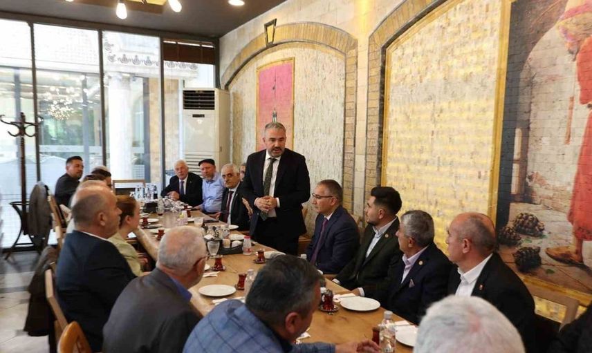 Pursaklar'da muhtarlarla buluşma: Yerel hizmetlerin önemi vurgulandı