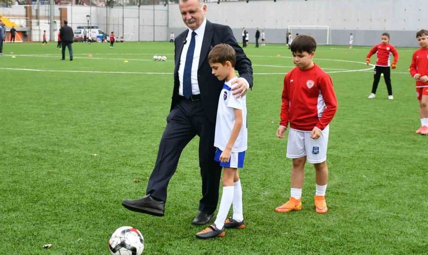 Yunusemre'de Cumhuriyet Bayramı futbol turnuvasıyla kutlandı
