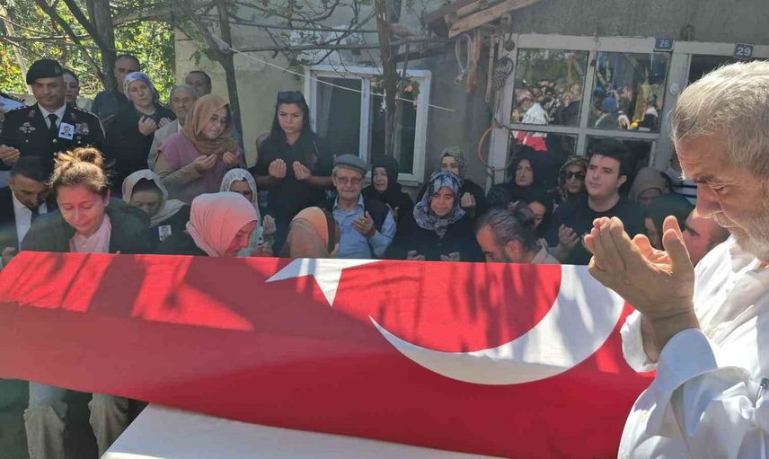 İstanbul'da kalp krizi geçiren vali yardımcısı memleketinde dualarla defnedildi