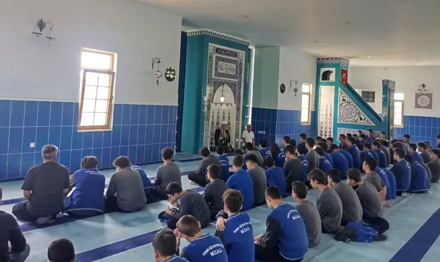 Kütahya'da cami gençlik buluşması ile manevi bağ güçlendi