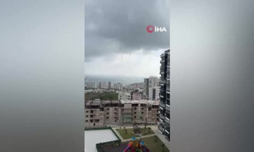 Mersin'de çifte hortum görüntülendi: Doğanın gücü kamerada
